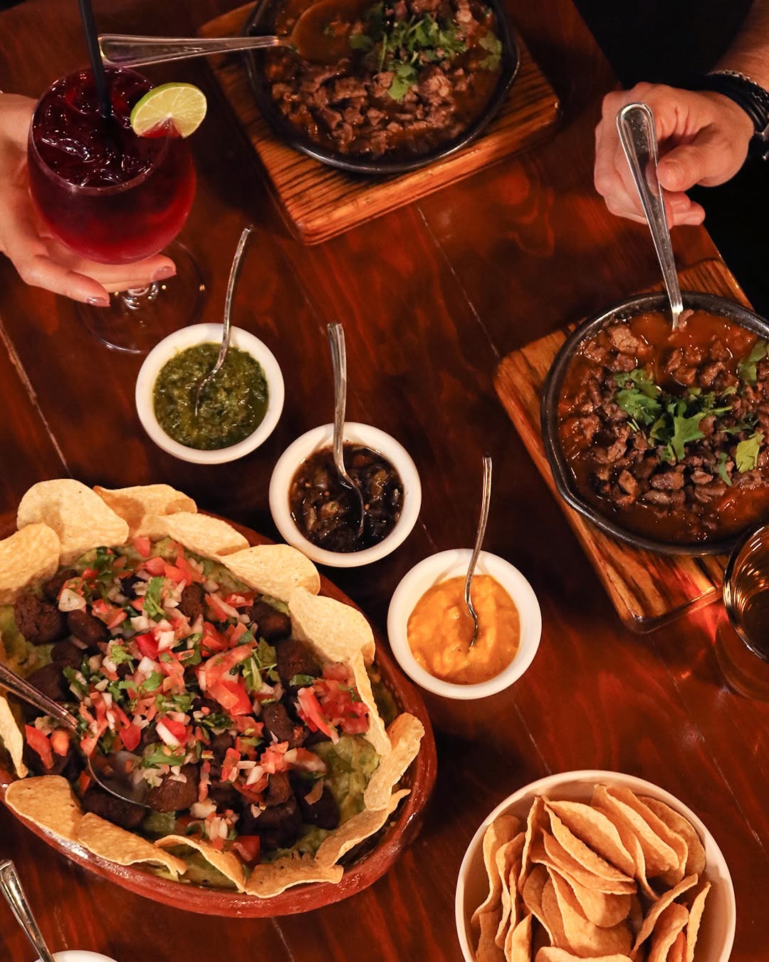 Table with dishes and salsas at El Cazador